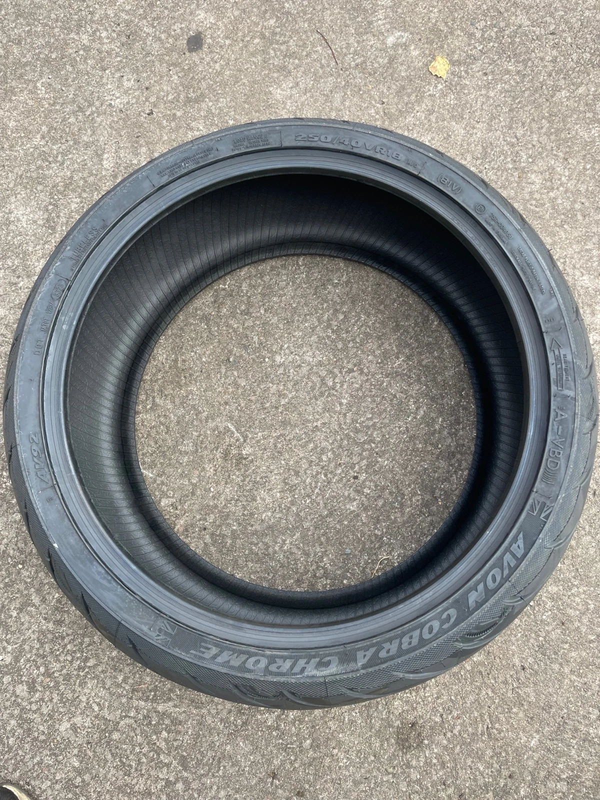 Avon Cobra Chrome AV92 250/40VR18 (81V) - Image 4