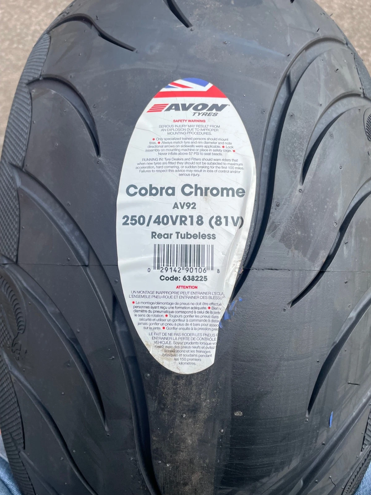 Avon Cobra Chrome AV92 250/40VR18 (81V)