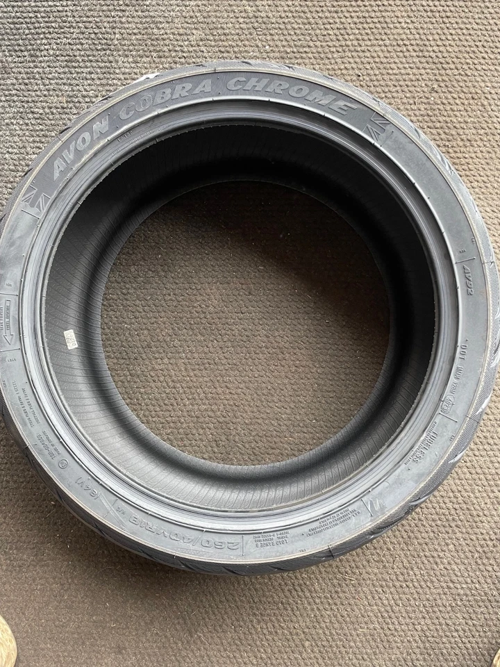 260/40-R18 84V AV92 Rear Tyre Avon Cobra dot code 4023 - Image 5
