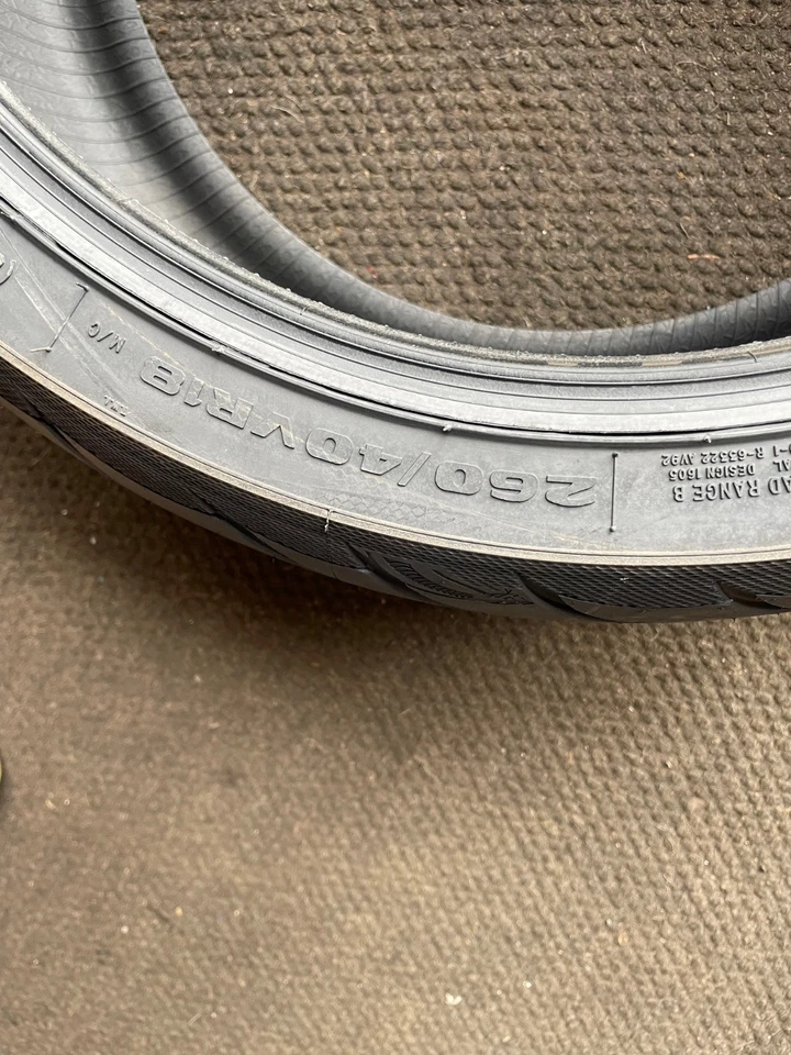 260/40-R18 84V AV92 Rear Tyre Avon Cobra dot code 4023 - Image 3